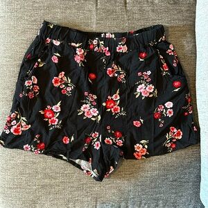 🌹FLORAL SHORTS🌹